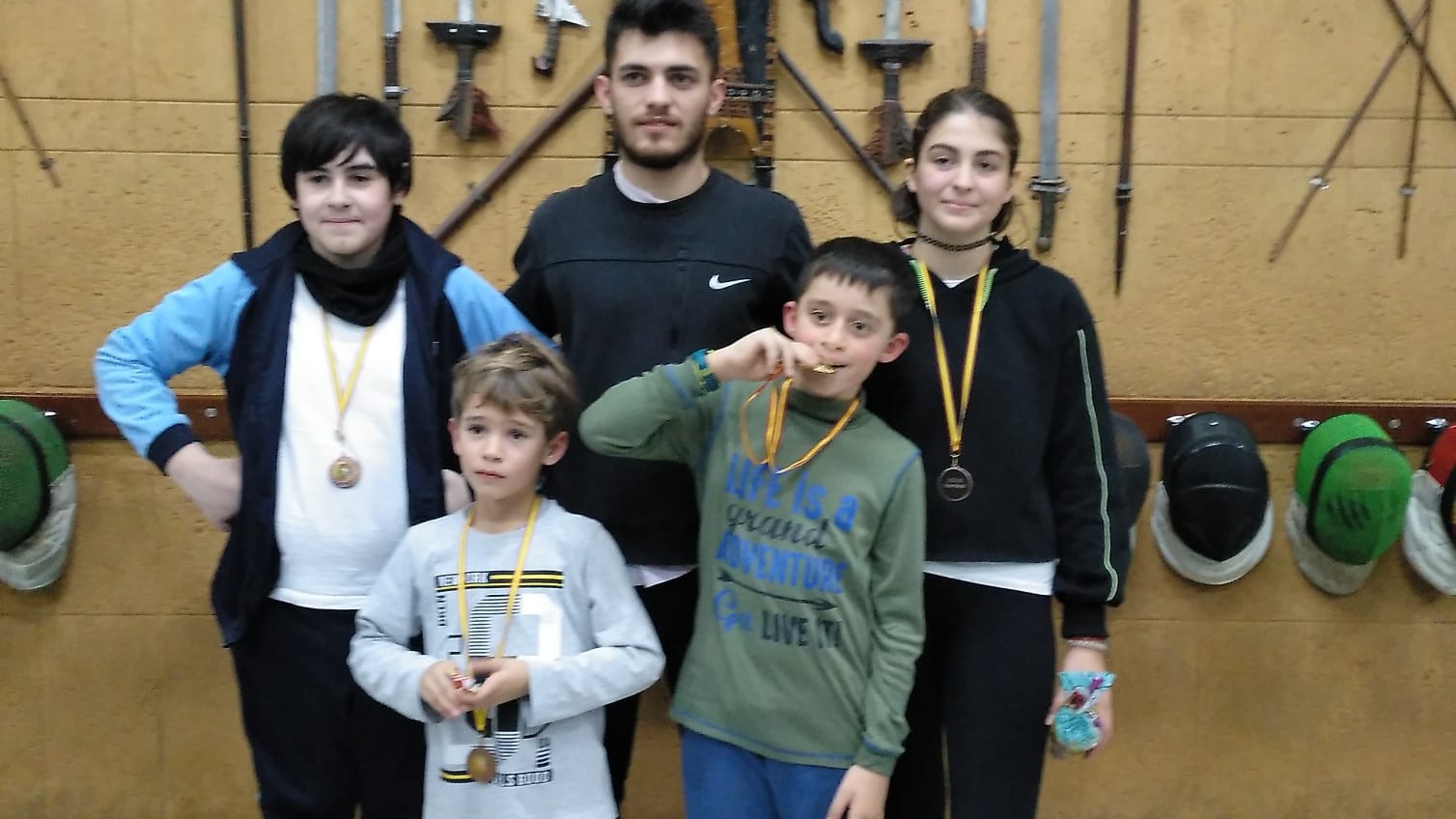 Medallas para varios alumnos en el Torneo de Esgrima de Navidad